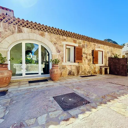 La Degli Artisti Baja Sardinia