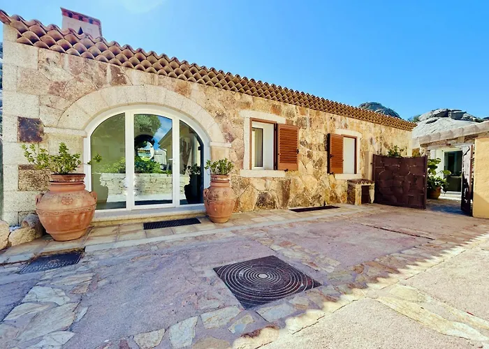 La Degli Artisti Baja Sardinia